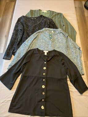 Women’s Sweater Bundle- 4 Sweaters - Size M